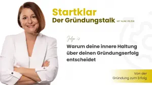 Cover-Bild für Podcast des gründungs.centers mit dem Titel "Startklar - Der Gründungstalk", Links ist Aline Pelzer CEO des gründungs.centers zu sehen. Sie schaut frontal in die Kamera, hat ihre Arme verschränkt und trägt ein weißes Business-Outfit. Sie lächelt in die Kamera und hat ihre kinnlangen Haare glatt gekämmt. Rechts von ihr steht der Titel der Podcastfolge, die Folgennummer und der Podcastname. Sowie der Slogan "Von der Gründung zum Erfolg"