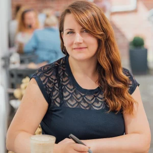 Porträt von KI-Dozentin Viola Wagner