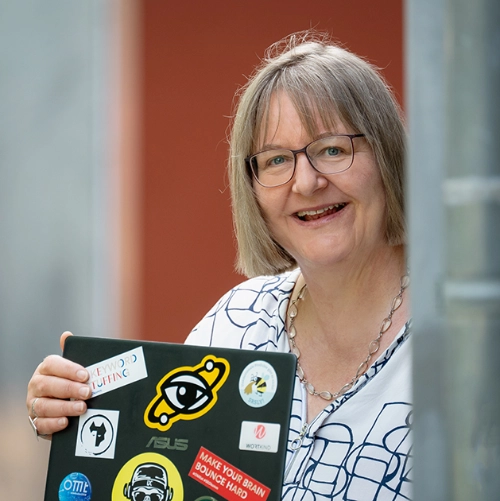 Portrair von KI-Dozentin Ursula Martens